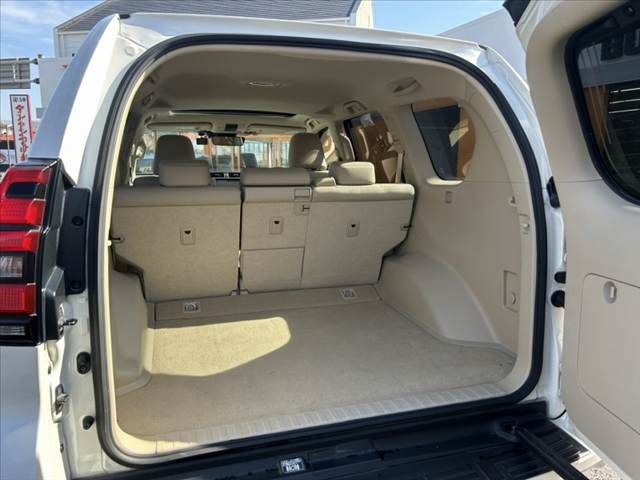 TOYOTA LANDCRUISER PRADO 2017 Image 31