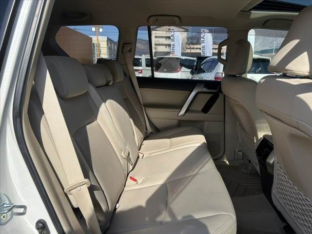 TOYOTA LANDCRUISER PRADO 2017 Image 31