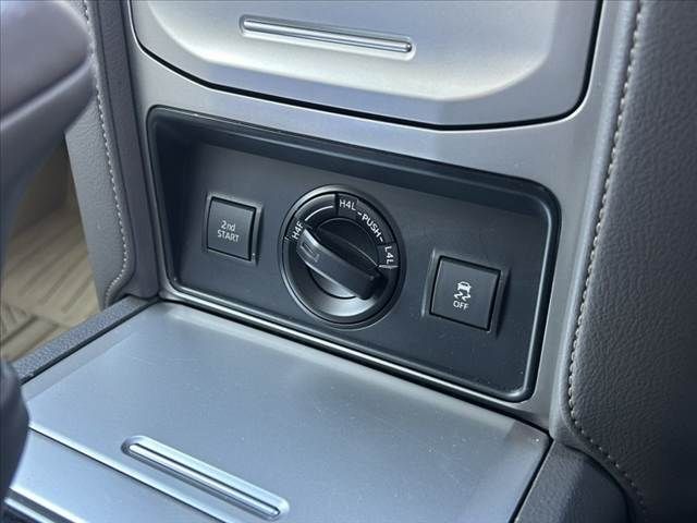 TOYOTA LANDCRUISER PRADO 2017 Image 31