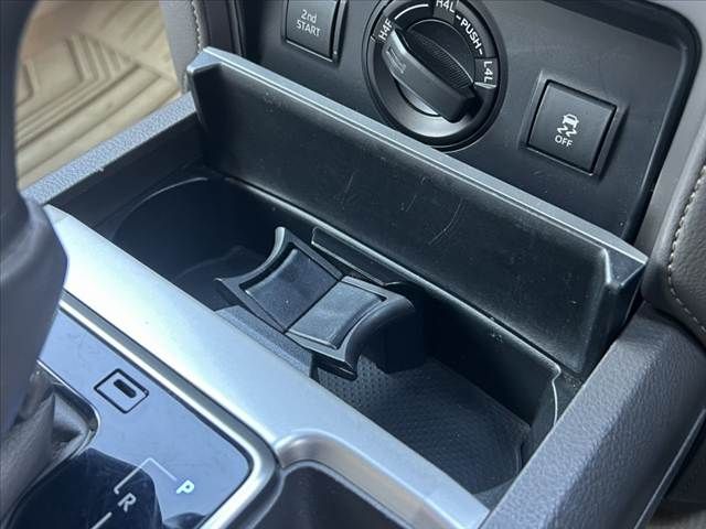 TOYOTA LANDCRUISER PRADO 2017 Image 31