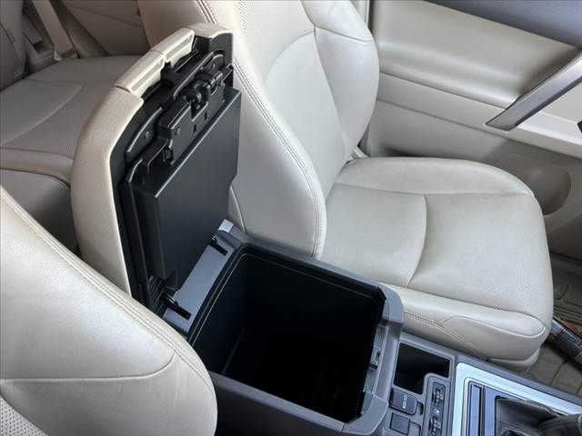 TOYOTA LANDCRUISER PRADO 2017 Image 31