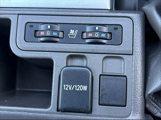 TOYOTA LANDCRUISER PRADO 2017 Image 31