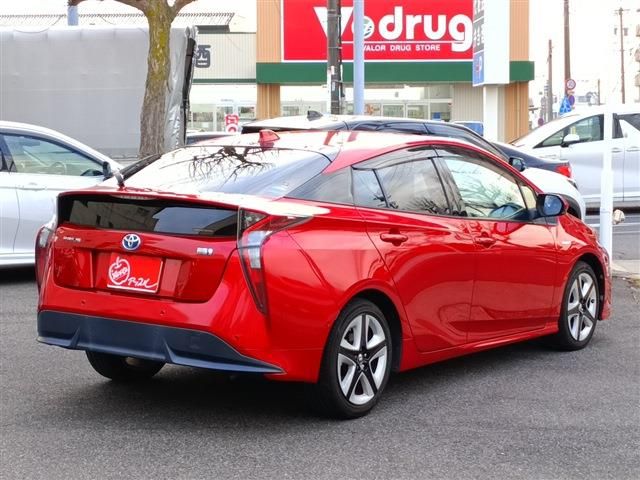 TOYOTA PRIUS 2017 Image 31