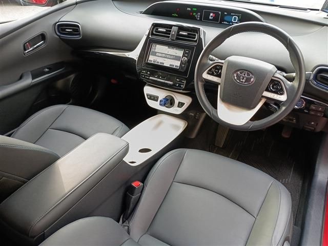 TOYOTA PRIUS 2017 Image 31