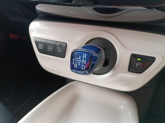 TOYOTA PRIUS 2017 Image 31