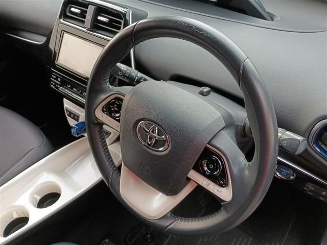 TOYOTA PRIUS 2017 Image 31