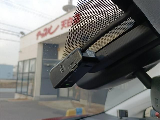 TOYOTA PRIUS 2017 Image 31