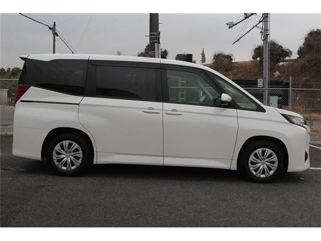 TOYOTA NOAH 2023 Image 31
