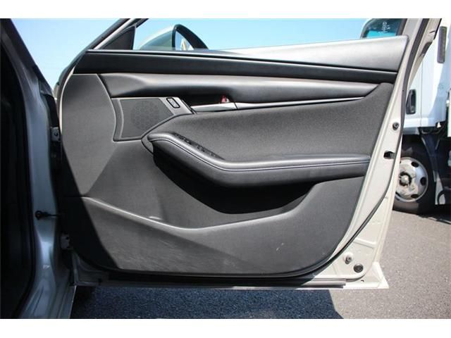 MAZDA 3 FASTBACK 2023 Image 31