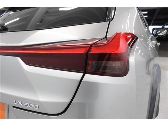 TOYOTA LEXUS UX200 2019 Image 31