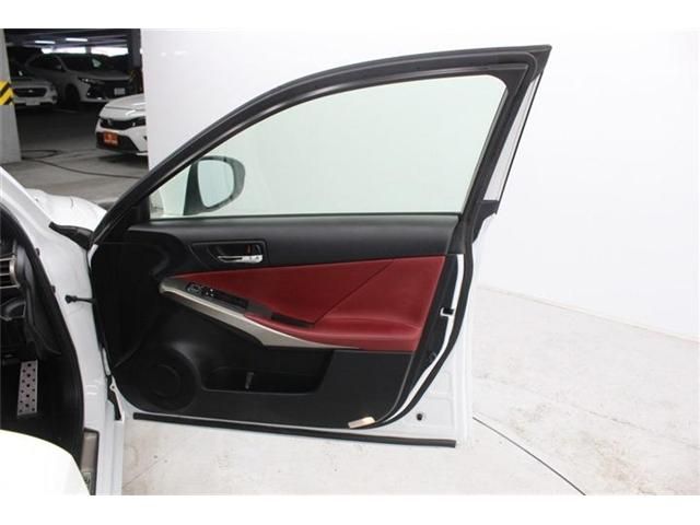 TOYOTA LEXUS IS300H 2013 Image 31