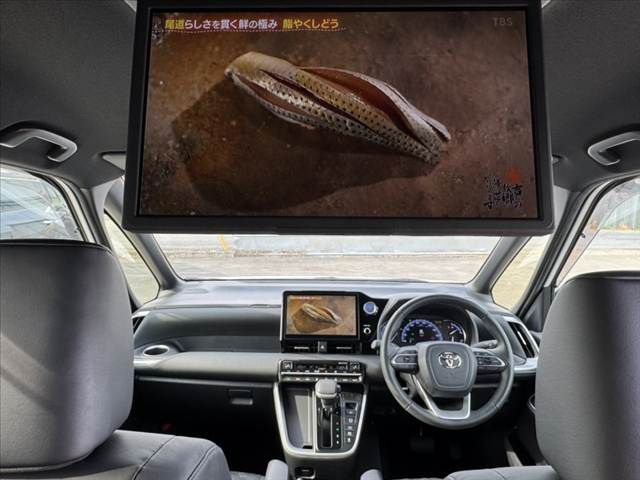 TOYOTA VOXY HYBRID 2023 Image 31