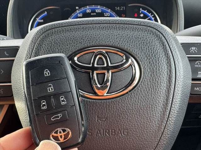 TOYOTA VOXY HYBRID 2023 Image 31