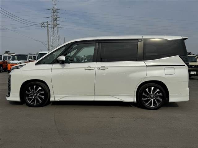 TOYOTA VOXY HYBRID 2023 Image 31