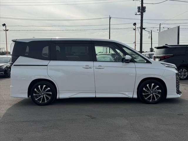 TOYOTA VOXY HYBRID 2023 Image 31