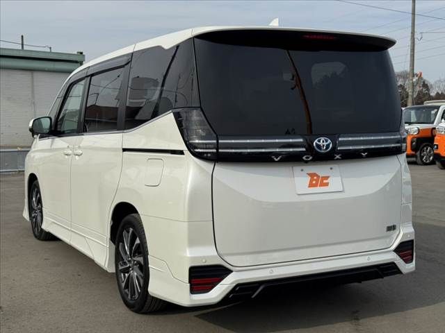 TOYOTA VOXY HYBRID 2023 Image 31