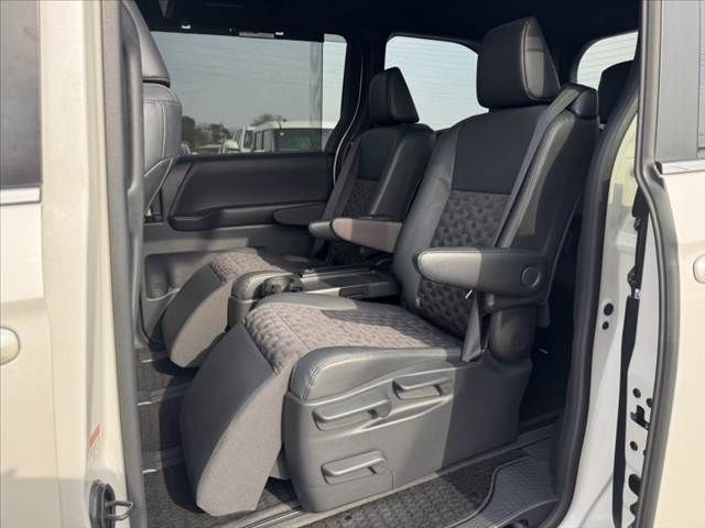 TOYOTA VOXY HYBRID 2023 Image 31