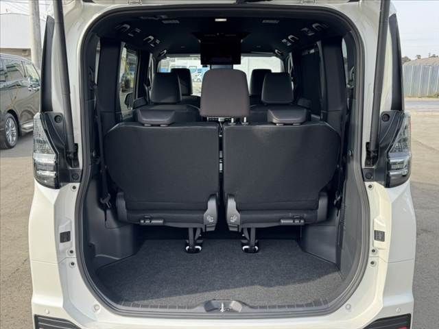 TOYOTA VOXY HYBRID 2023 Image 31