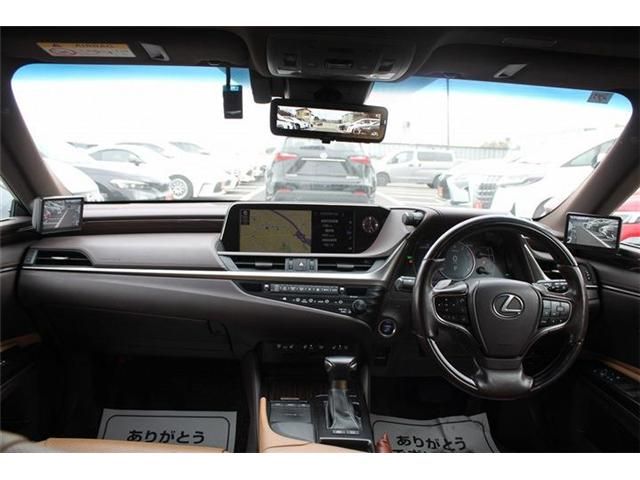 TOYOTA LEXUS ES300H 2019 Image 31