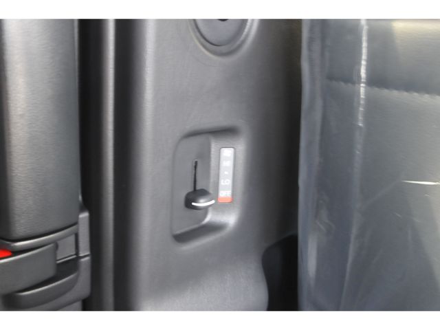 TOYOTA HIACE VAN 4WD 2026 Image 31