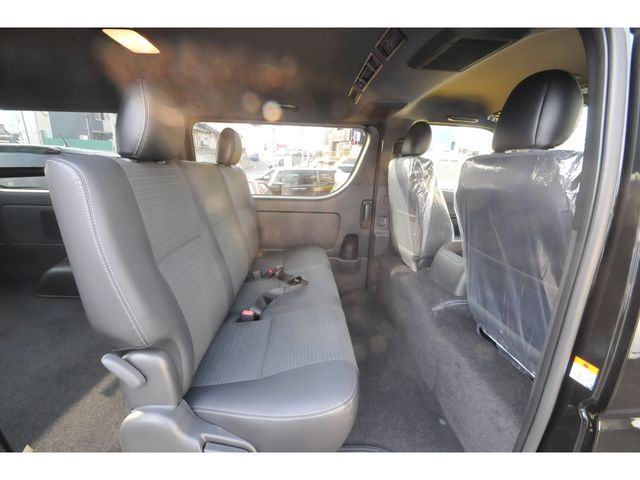 TOYOTA HIACE VAN 4WD 2026 Image 31