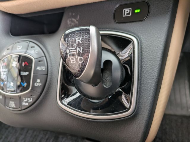 TOYOTA NOAH HYBRID 4WD 2014 Image 31