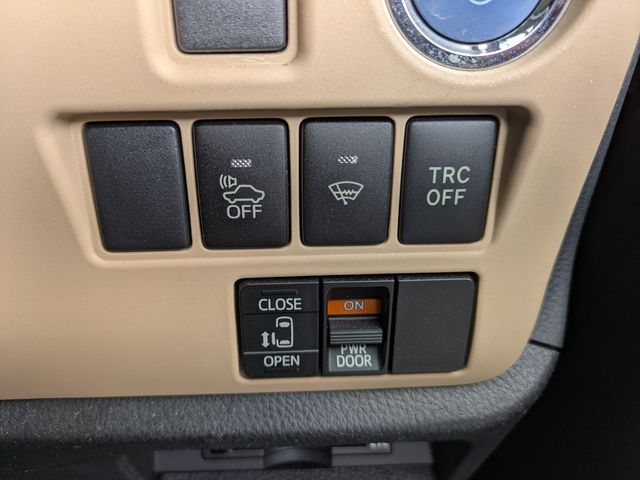 TOYOTA NOAH HYBRID 4WD 2014 Image 31