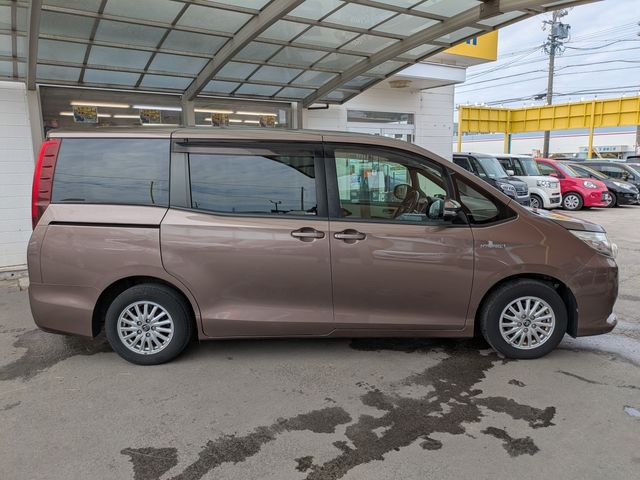 TOYOTA NOAH HYBRID 4WD 2014 Image 31