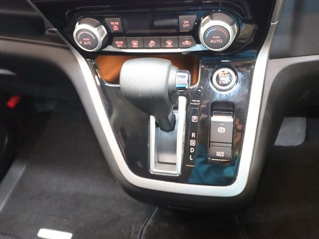 NISSAN SERENA  S-HYBRID 2018 Image 31
