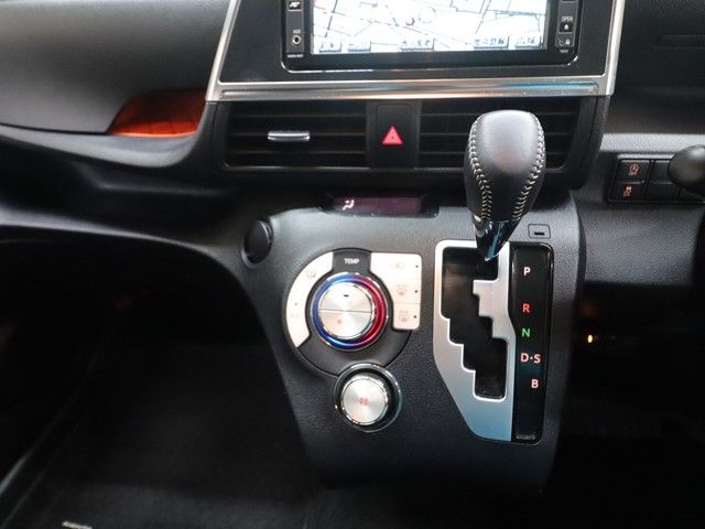 TOYOTA SIENTA 2015 Image 31