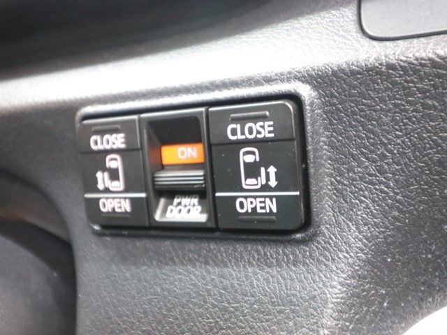 TOYOTA SIENTA 2015 Image 31