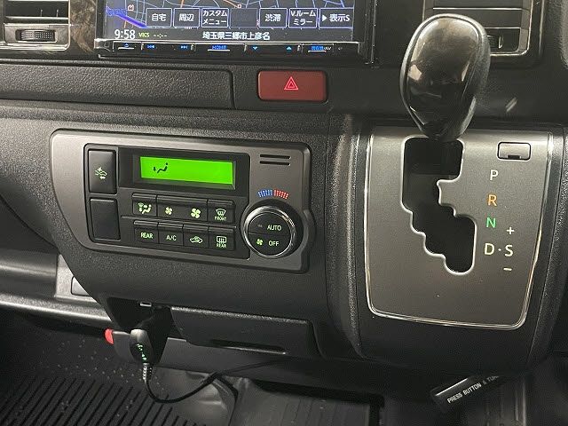 TOYOTA HIACE VAN 2WD 2021 Image 31