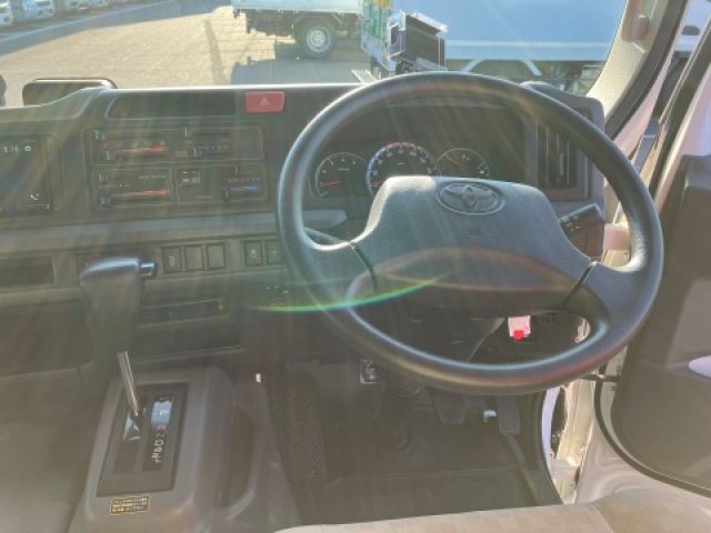 TOYOTA COASTER BIG VAN 2018 Image 31