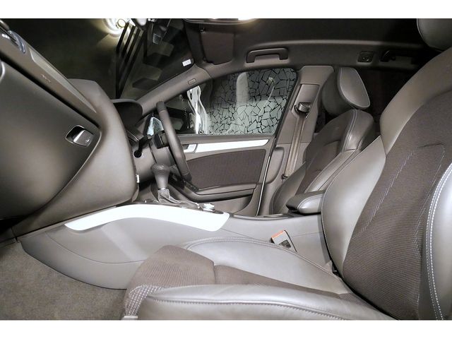 AUDI A4 AVANT 2013 Image 31