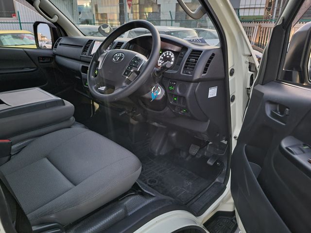 TOYOTA HIACE VAN 2WD 2021 Image 31