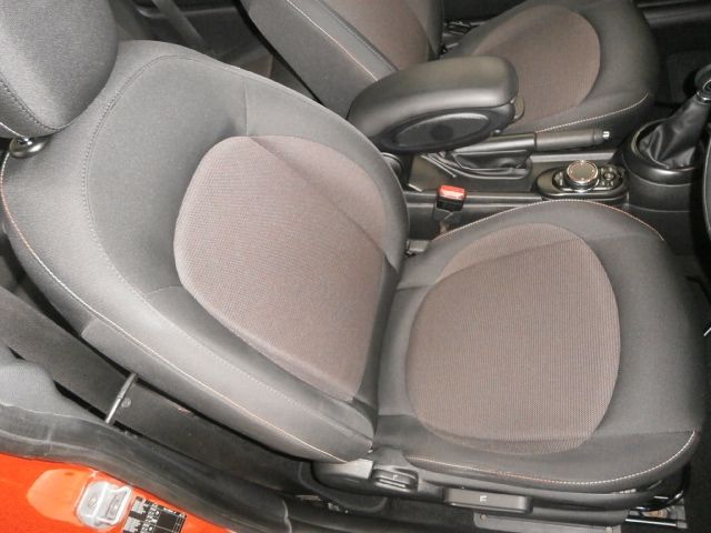 BMW MINI COOPER D 2018 Image 31