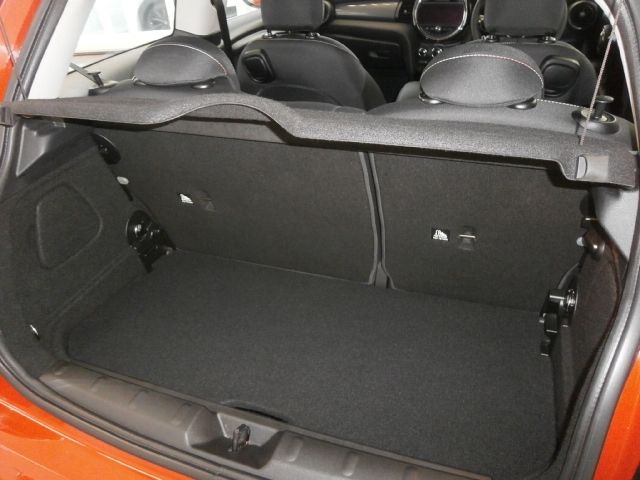 BMW MINI COOPER D 2018 Image 31