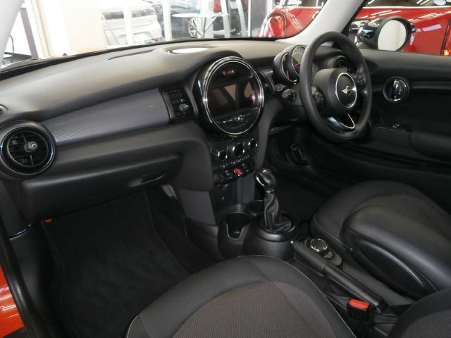 BMW MINI COOPER D 2018 Image 31