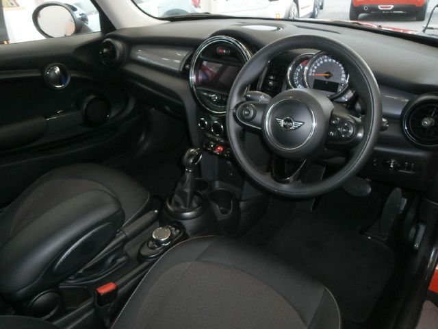 BMW MINI COOPER D 2018 Image 31