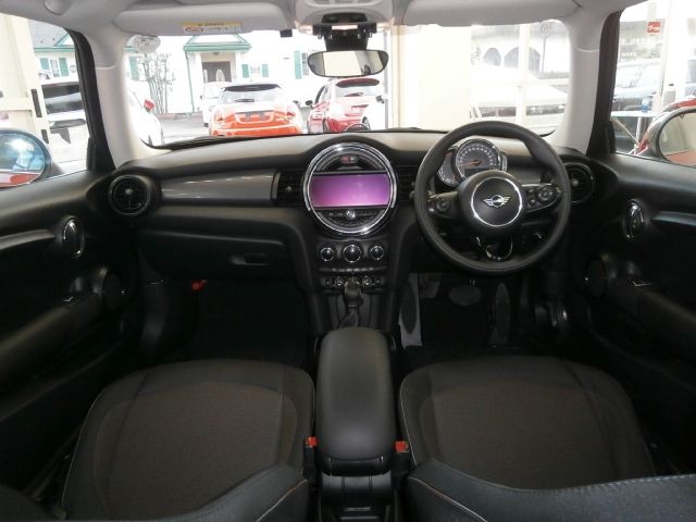 BMW MINI COOPER D 2018 Image 31