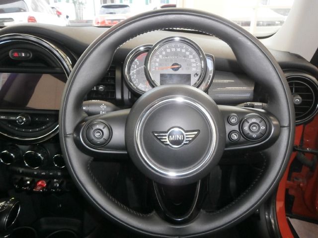 BMW MINI COOPER D 2018 Image 31