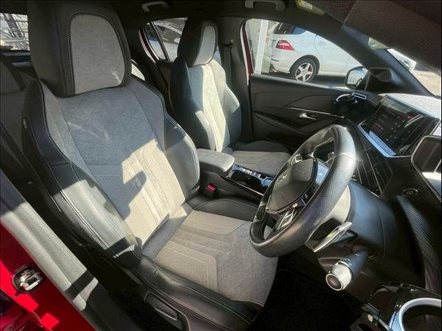 PEUGEOT 208 2020 Image 31