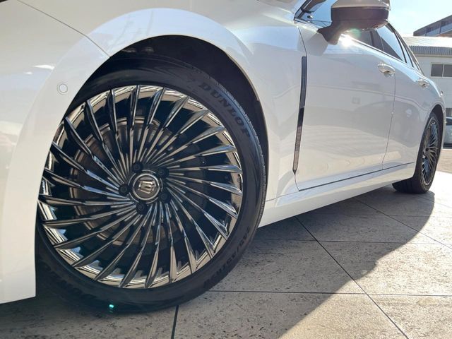 TOYOTA CROWN SEDAN HYBRID 2024 Image 31