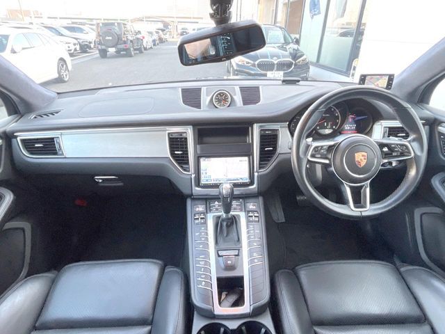 PORSCHE MACAN 2015 Image 31