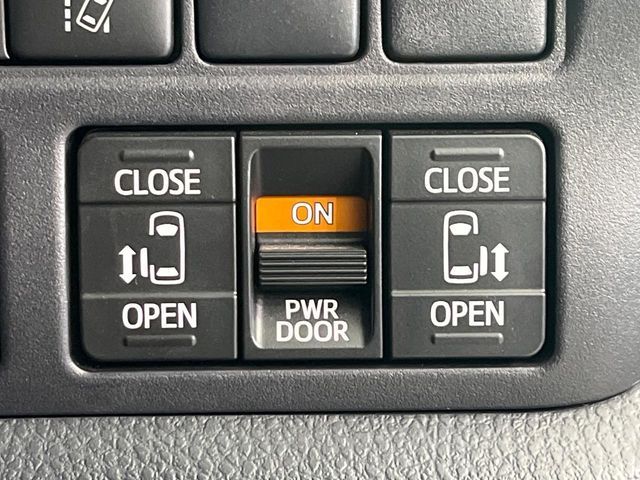 TOYOTA VOXY 2018 Image 31