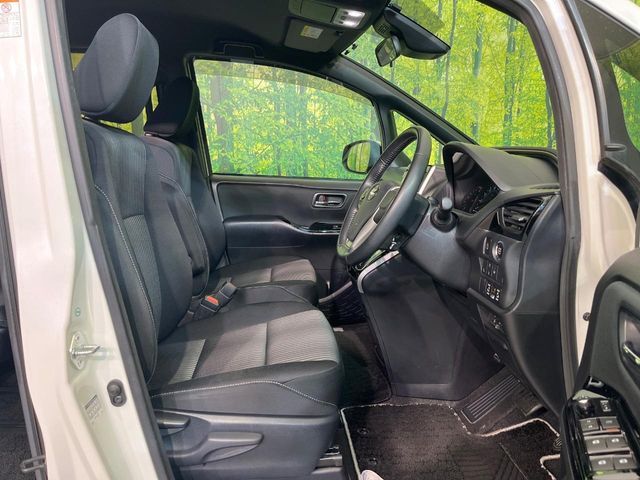 TOYOTA VOXY 2018 Image 31