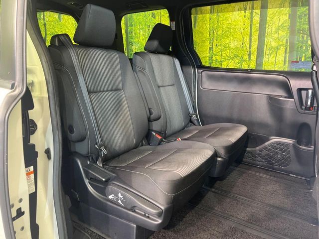 TOYOTA VOXY 2018 Image 31