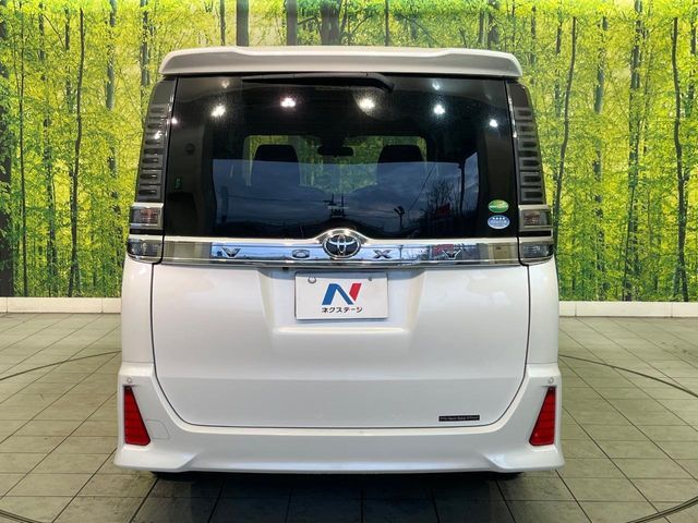 TOYOTA VOXY 2018 Image 31