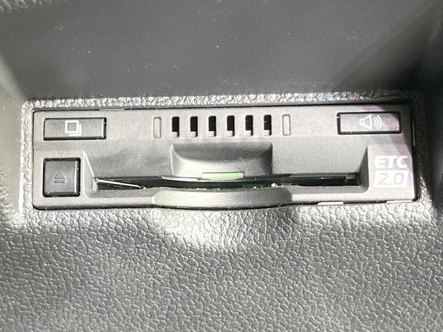 TOYOTA PRIUS 2018 Image 31