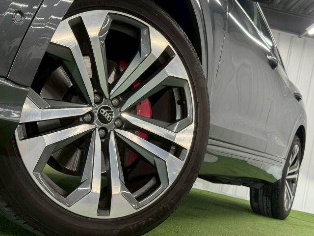 AUDI Q8 2021 Image 31